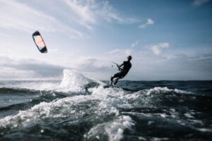 action kite surfing, kiting