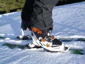 touring skis, ski touring binding, backcountry skiiing